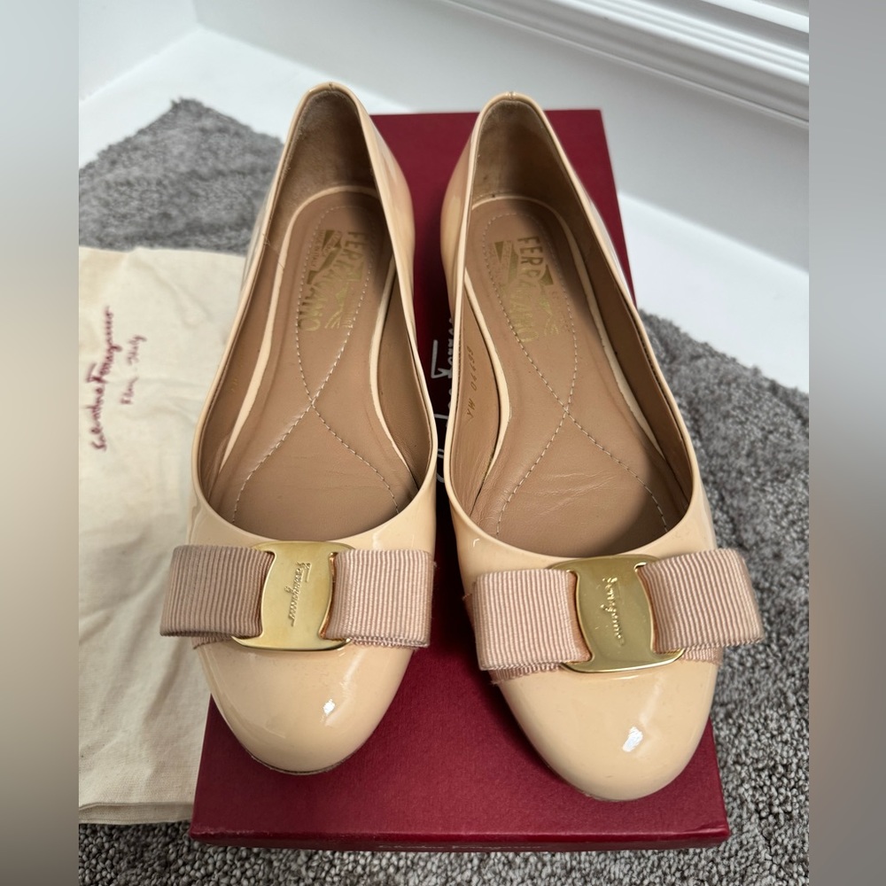 Salvatore Ferragamo Varina Ballet Flats Size 5 Nude Patent Leather